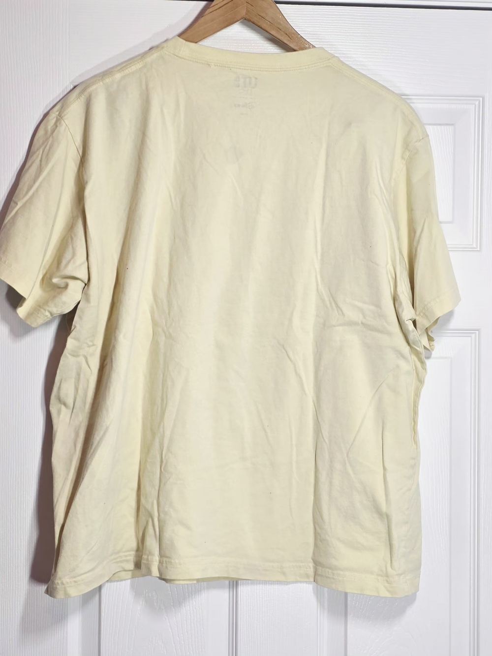Disney Uniqlo Mickey Aloha T-Shirt Pale Yellow Hawaiian Theme Size XXL Large - Picture 3 of 4
